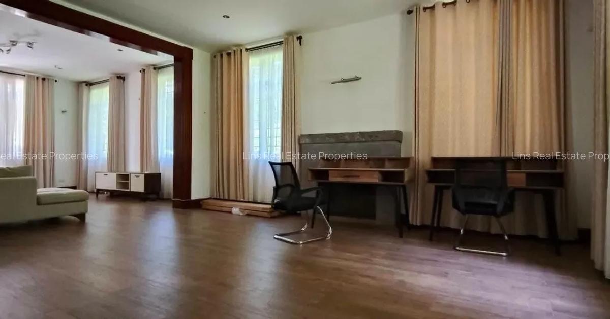5 Bed Townhouse with En Suite in Rosslyn - 3