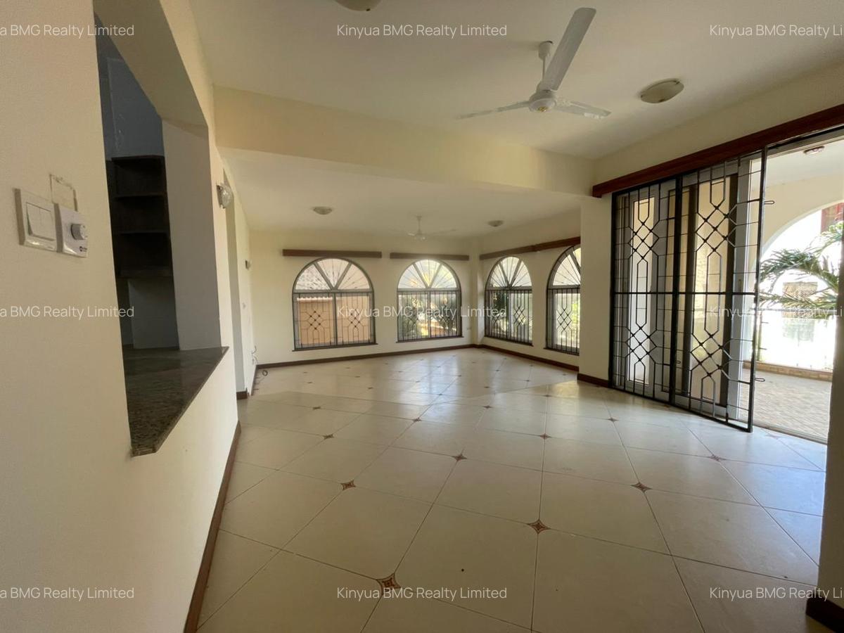Serviced 4 Bed Apartment with En Suite in Nyali Area - 1