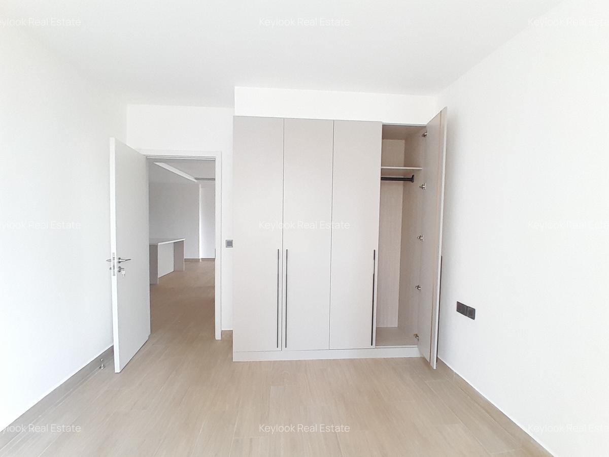 3 Bed Apartment with En Suite at Riverside - 14