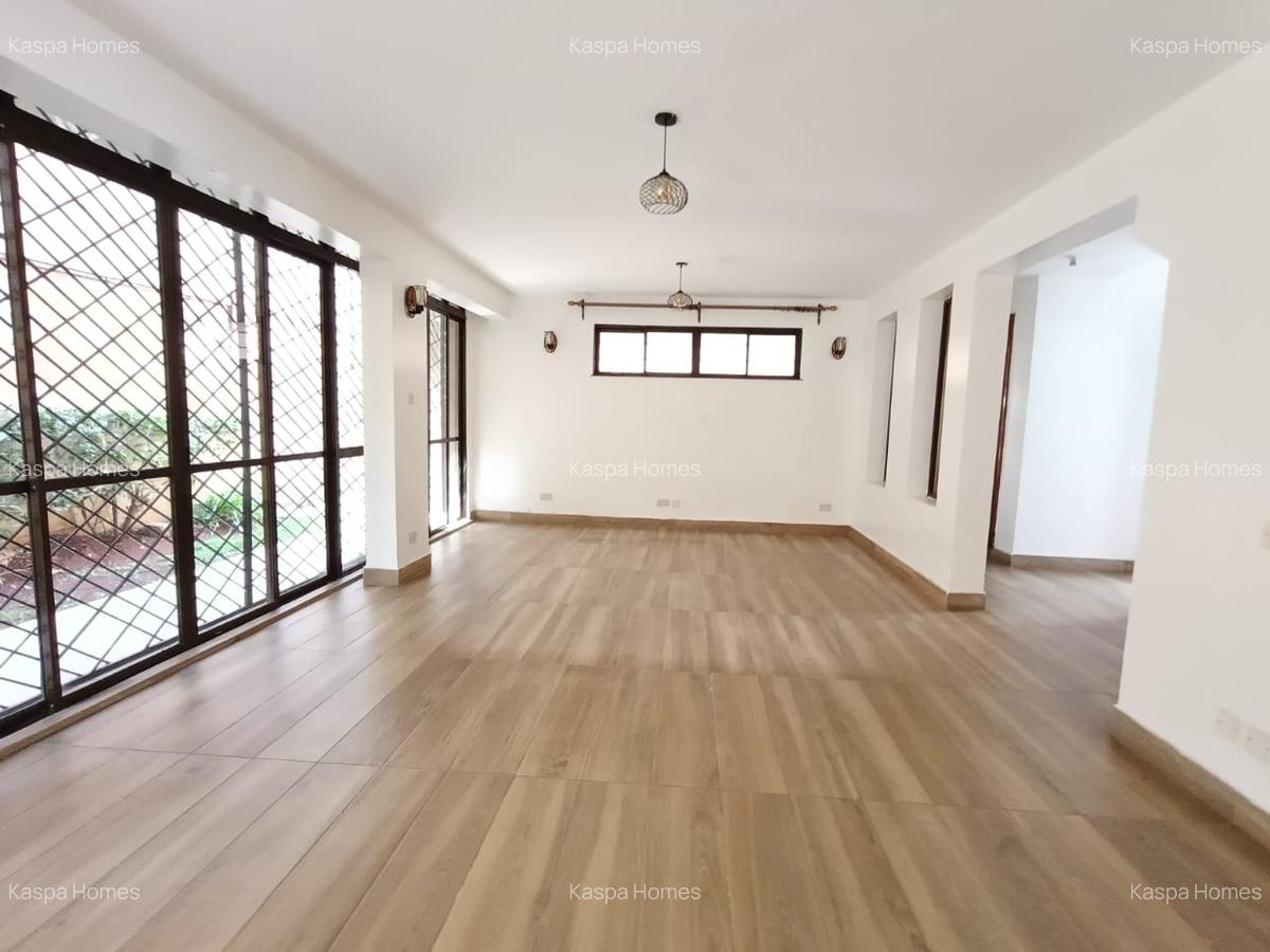 5 Bed House with En Suite in Lavington - 17