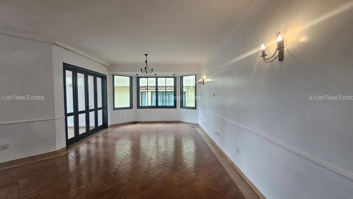 4 Bed Villa with En Suite at Kyuna Close - 4