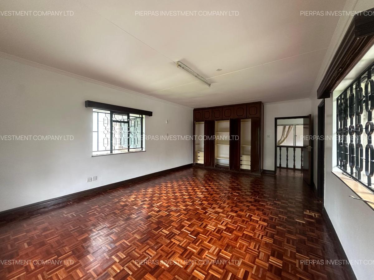 5 Bed Townhouse with En Suite in Lavington - 5
