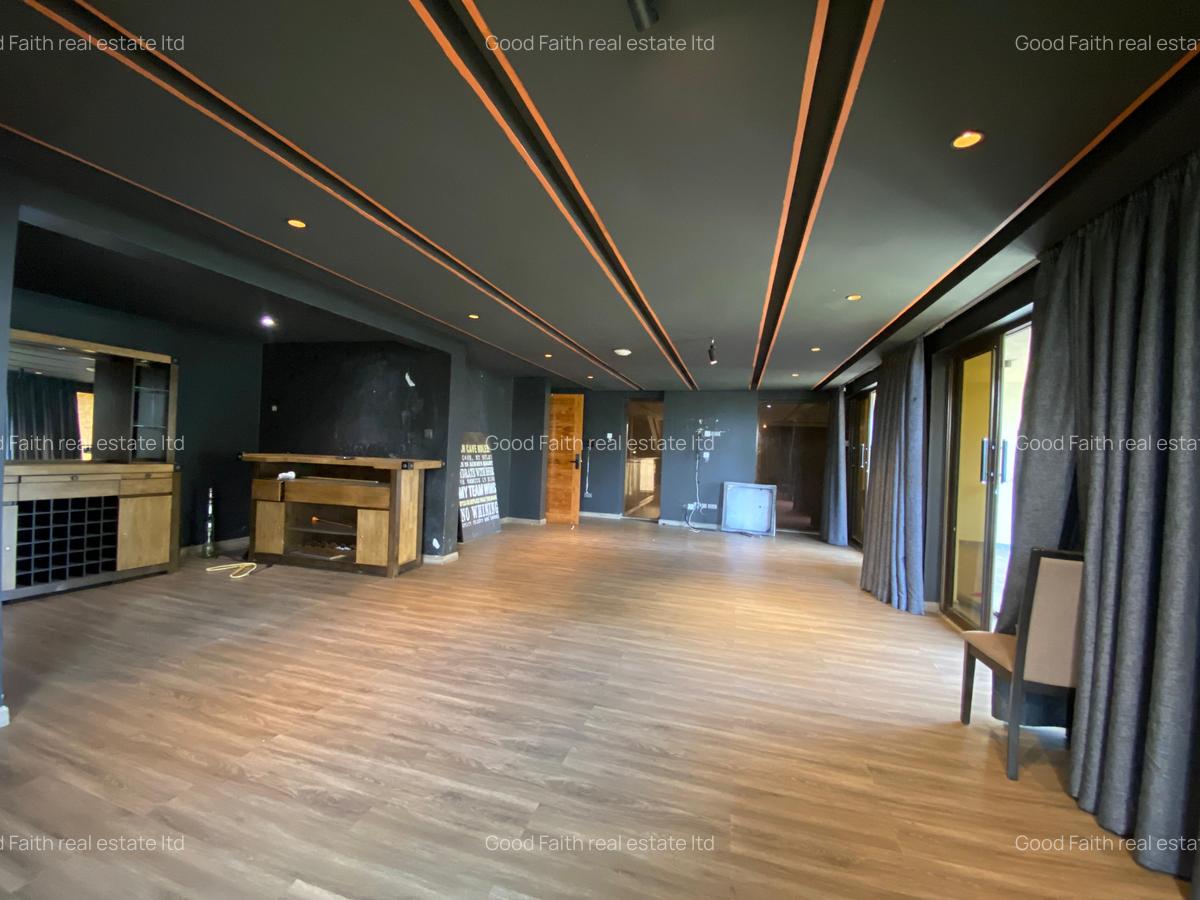 5 Bed House with En Suite in Runda - 8