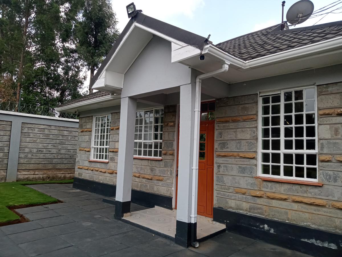 3 Bed House in Garden Estate - 3