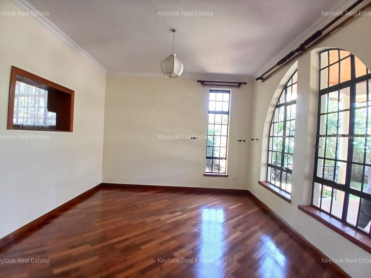 4 Bed Townhouse with En Suite at Lavington - 4
