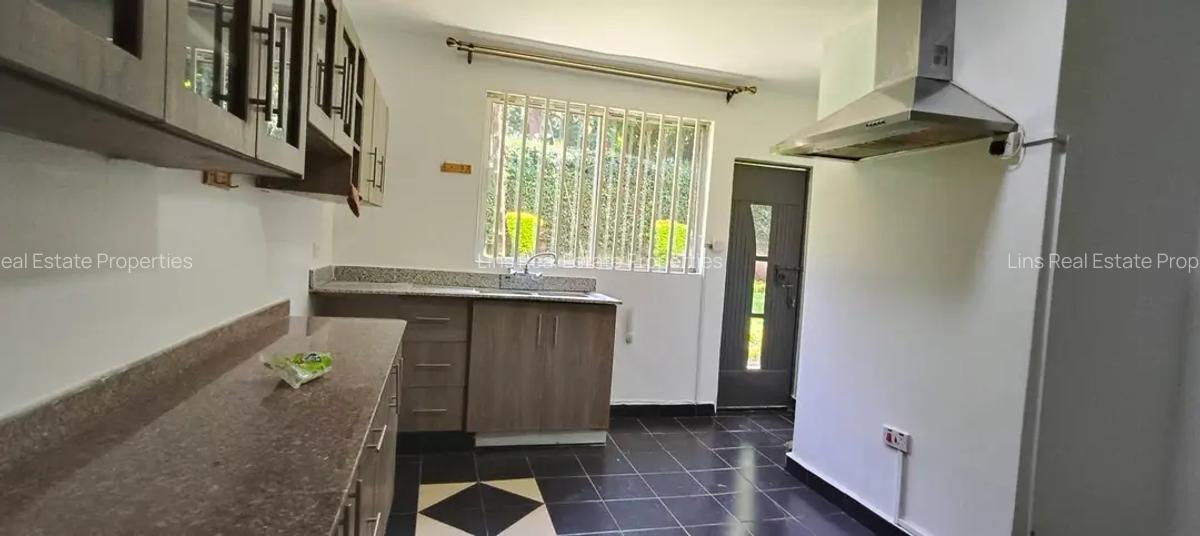 4 Bed House with En Suite in Nyari - 18