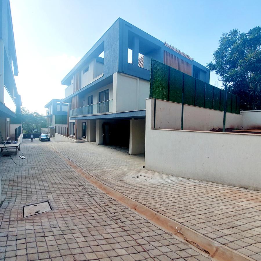 5 Bed Villa with En Suite at Lavington - 3