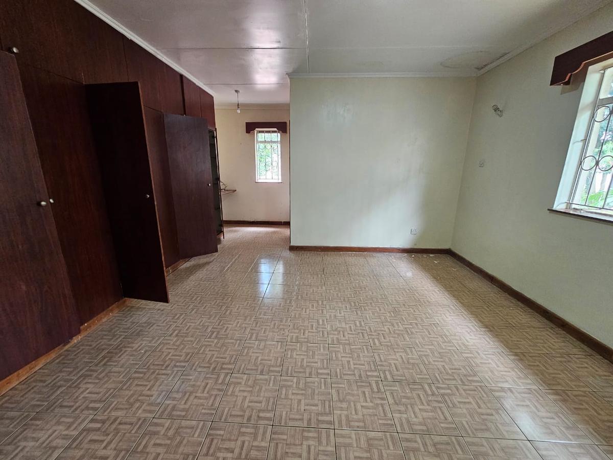 4 Bed Townhouse with En Suite in Lavington - 6