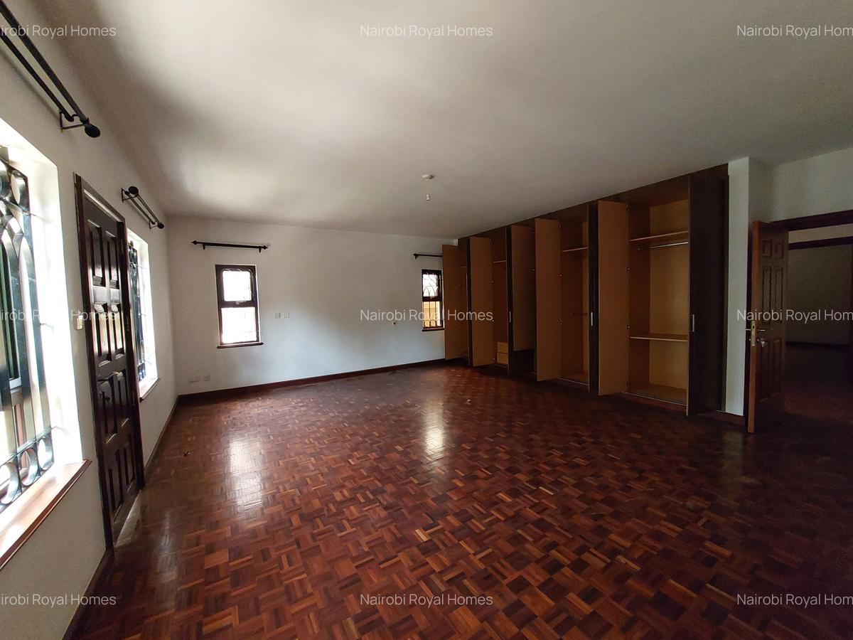 5 Bed Townhouse with En Suite at Lavington - 18