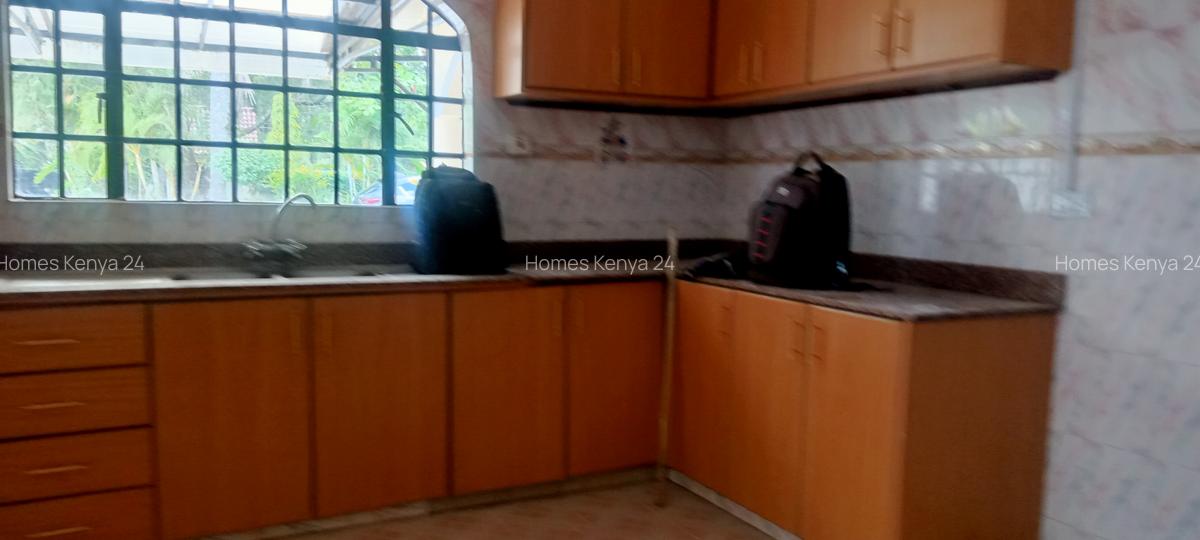 4 Bed House in Ridgeways - 7