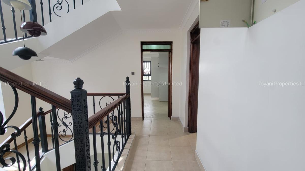 6 Bed House with En Suite in Membley - 7