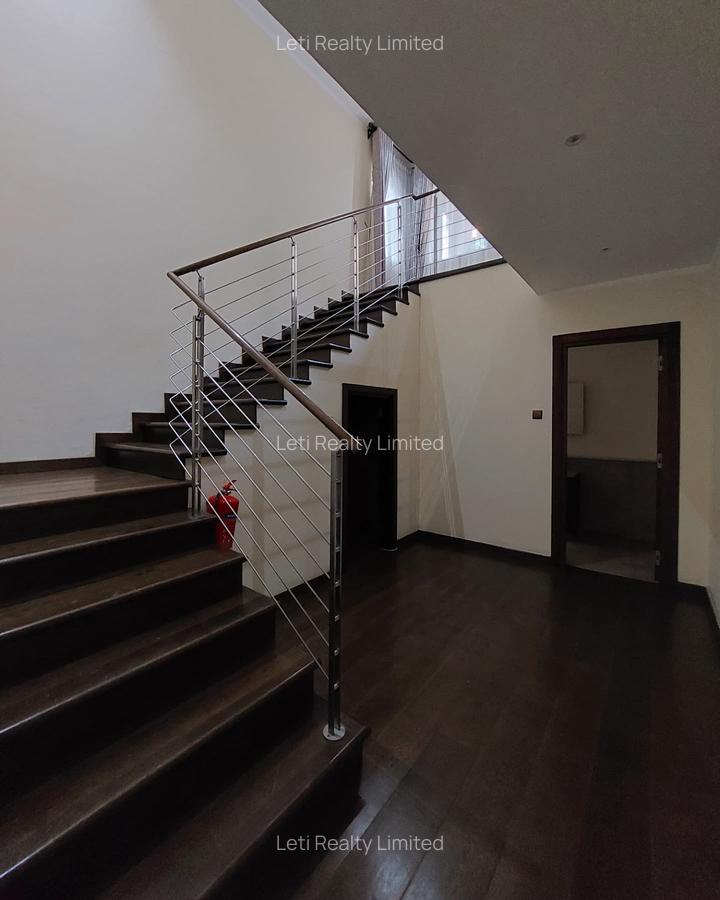 5 Bed Townhouse with En Suite in Lavington - 10