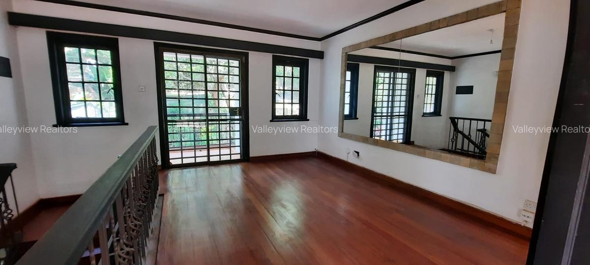 4 Bed Townhouse with En Suite at Lavington - 3