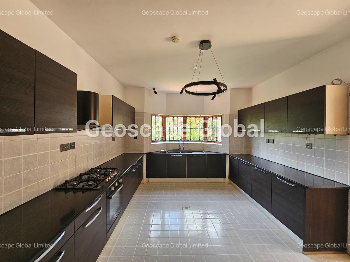 4 Bed House with En Suite in Runda - 10