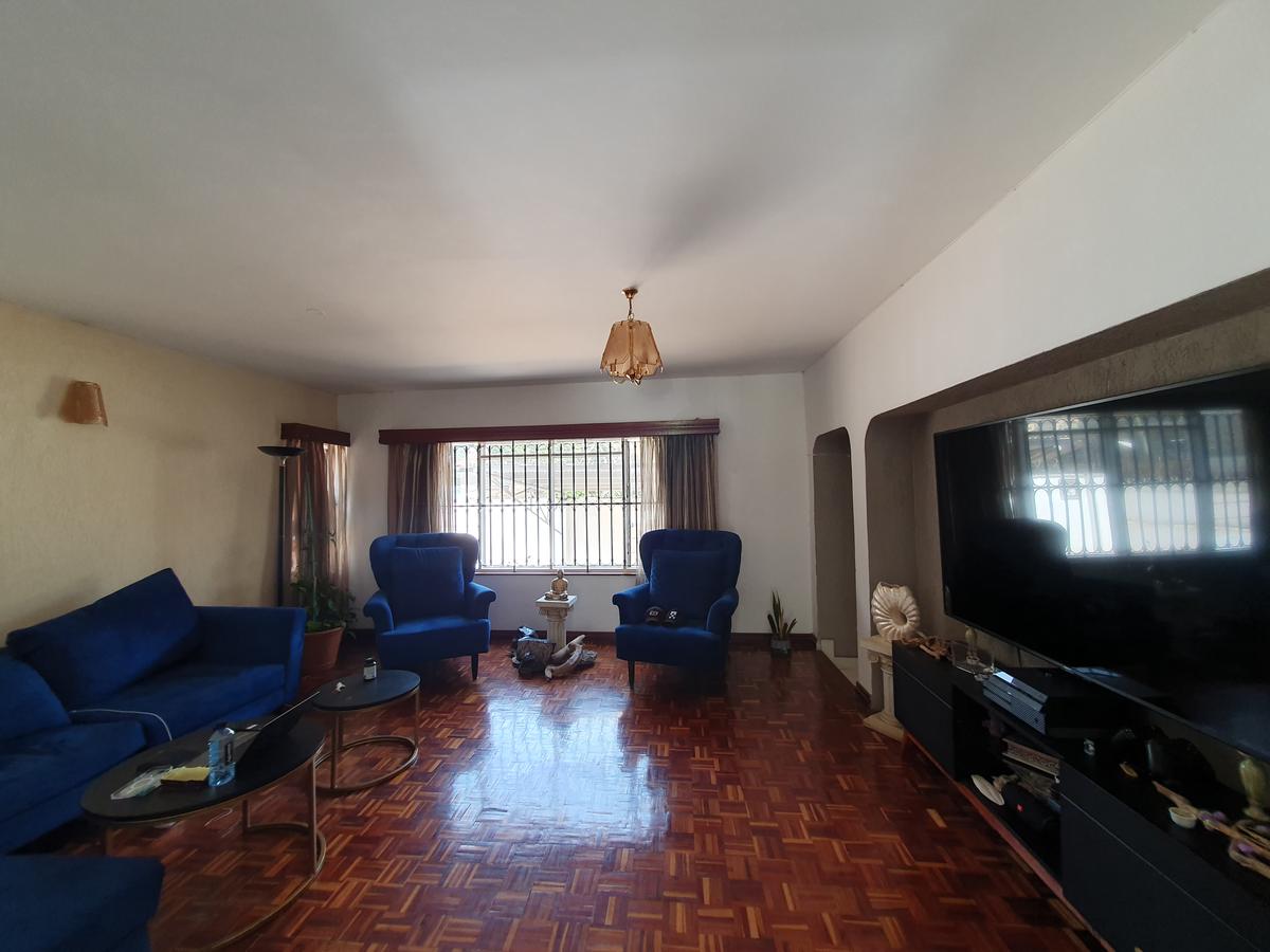 4 Bed House with En Suite in Parklands - 2