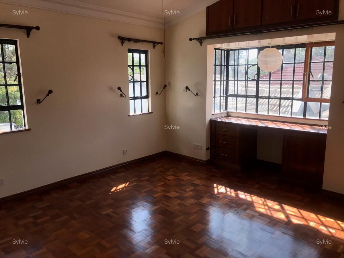 5 Bed Villa with En Suite in Runda - 8