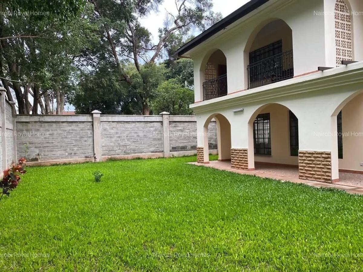 5 Bed Townhouse with En Suite at Lavington Green - 1