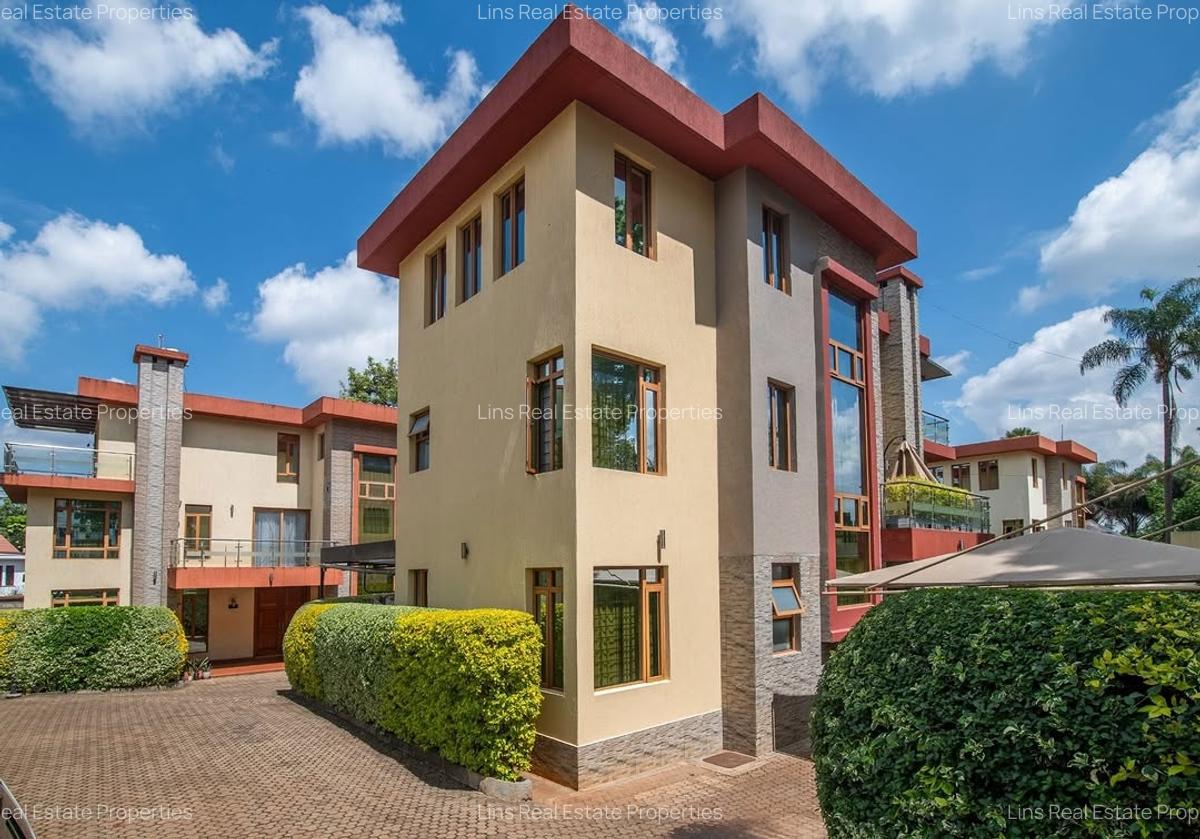 5 Bed Townhouse with En Suite in Lavington - 1