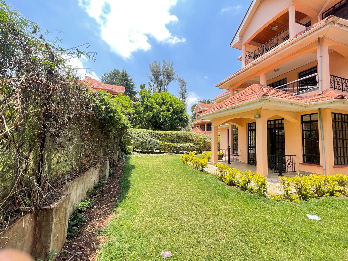 5 Bed Townhouse with En Suite in Lavington - 2