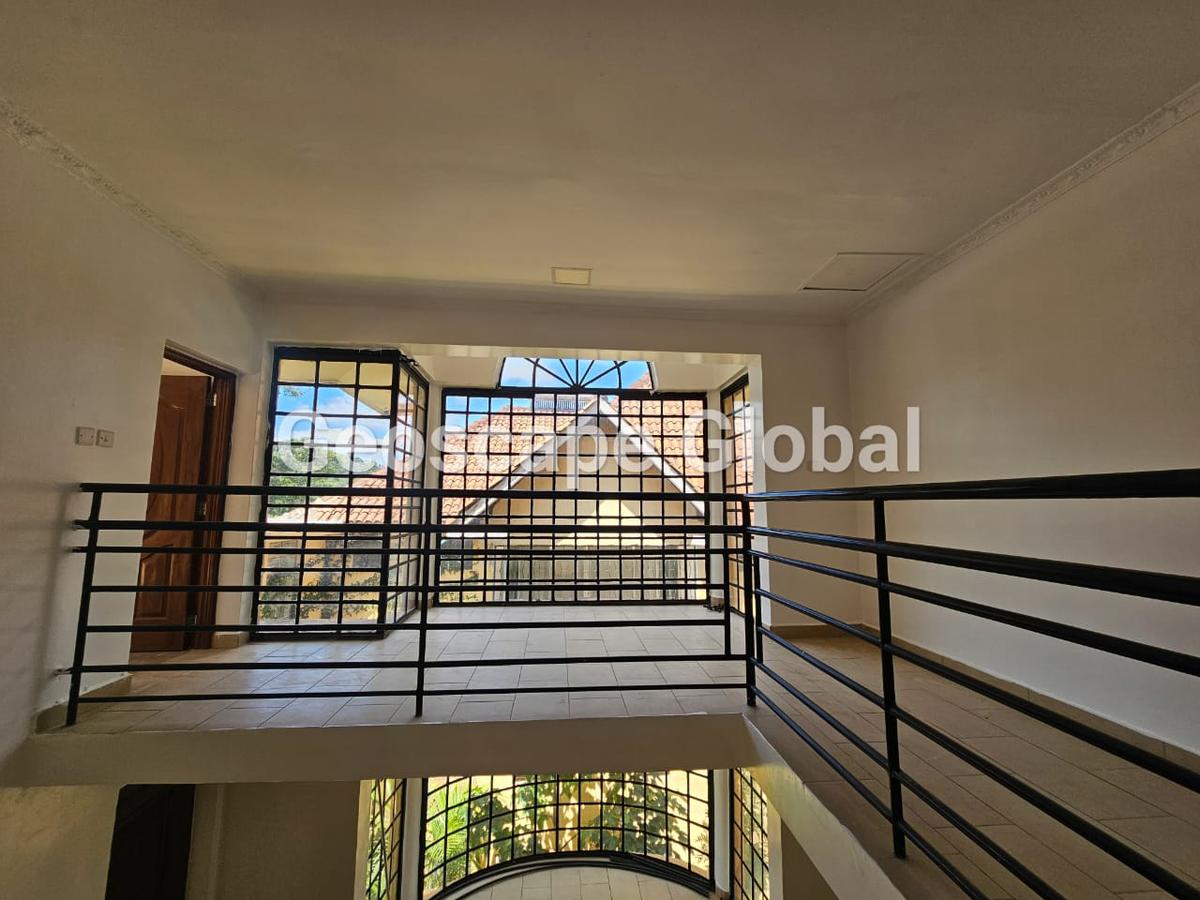 5 Bed Townhouse with En Suite in Kyuna - 9
