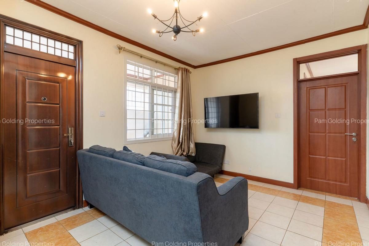 1 Bed Apartment with En Suite in Parklands - 3