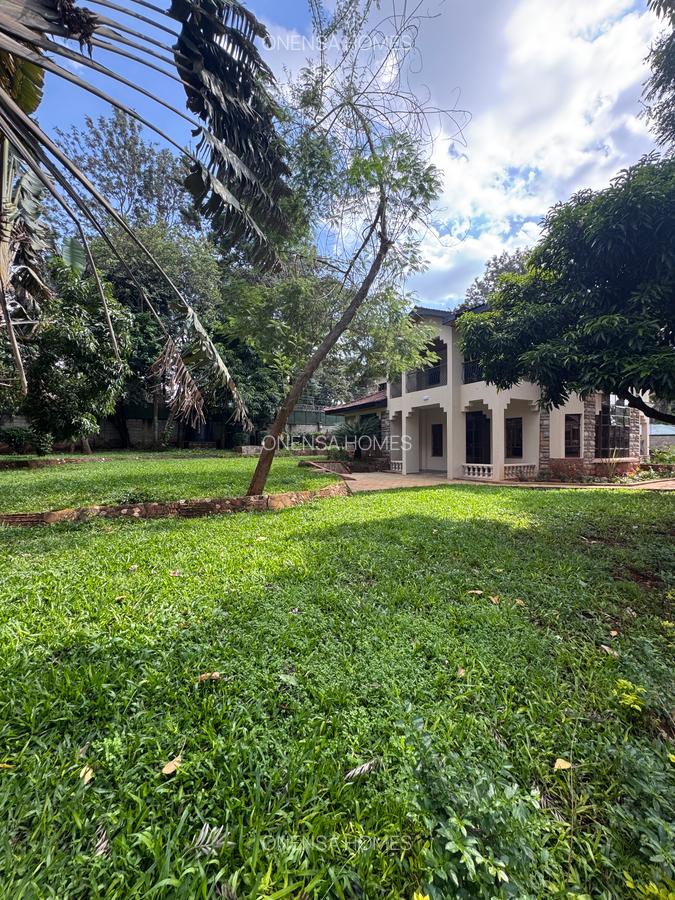 5 Bed House with En Suite in Runda - 2