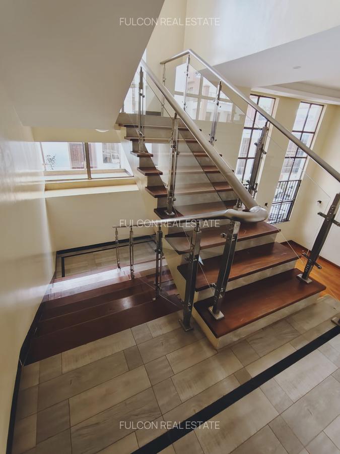 5 Bed Villa with En Suite in Lavington - 17