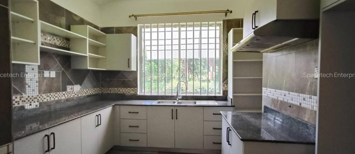 5 Bed House with En Suite in Nyari - 15