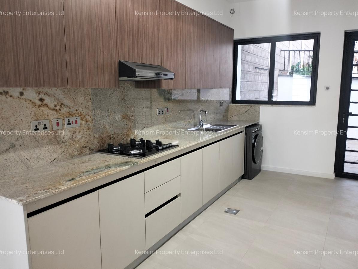 5 Bed Townhouse with En Suite in Lavington - 2