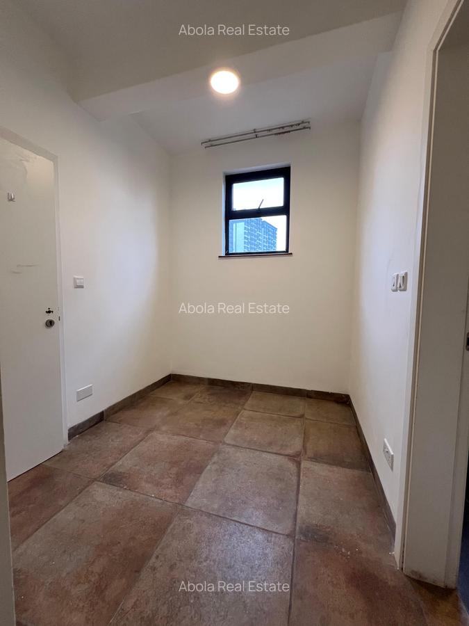 3 Bed Apartment with En Suite in Riverside - 5