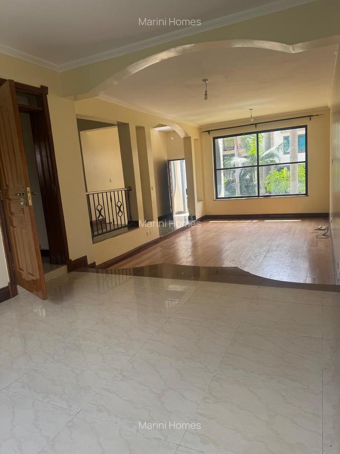 5 Bed Townhouse with En Suite in Brookside - 4