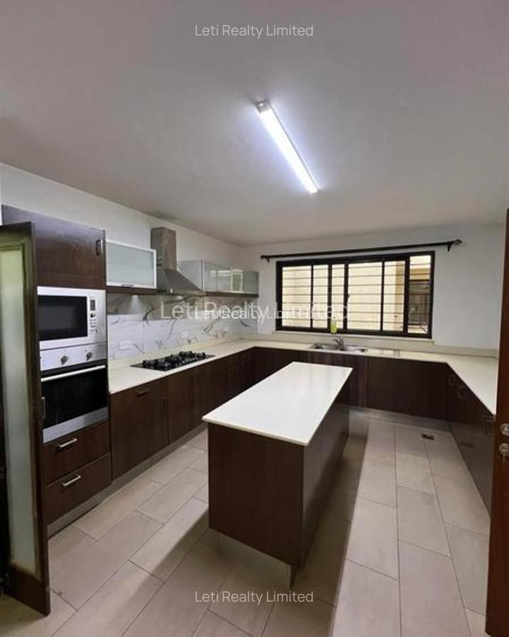 5 Bed Townhouse with En Suite in Lavington - 4