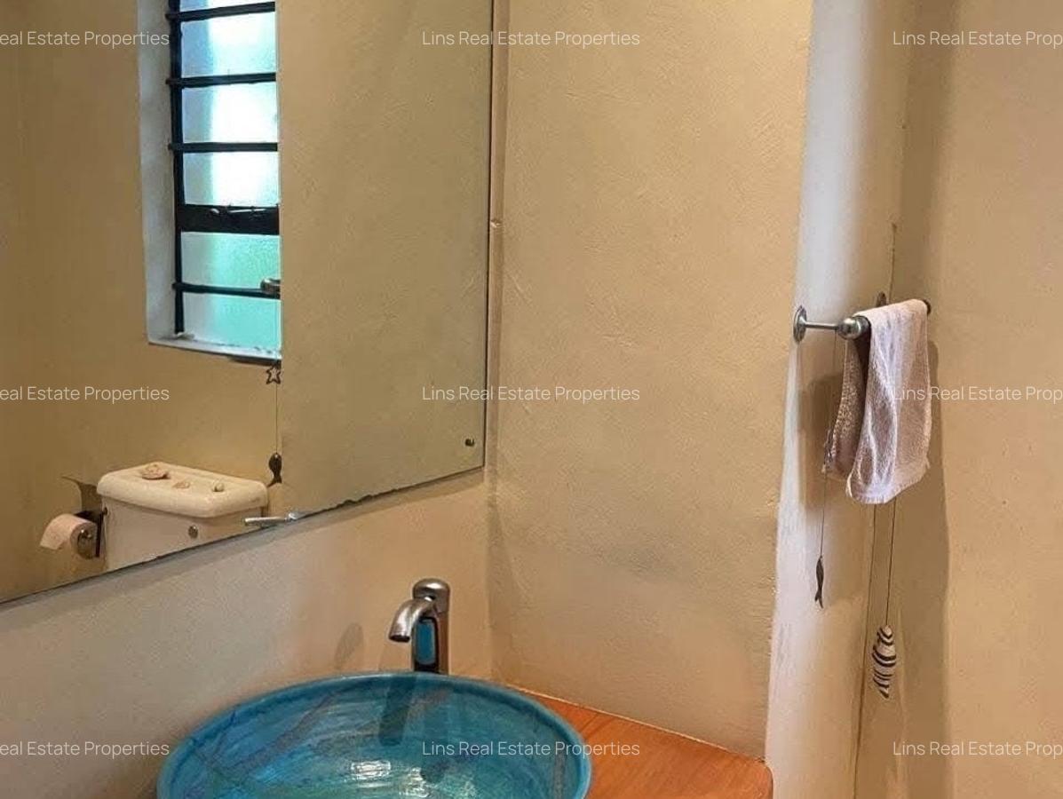 4 Bed House with En Suite in Runda - 12