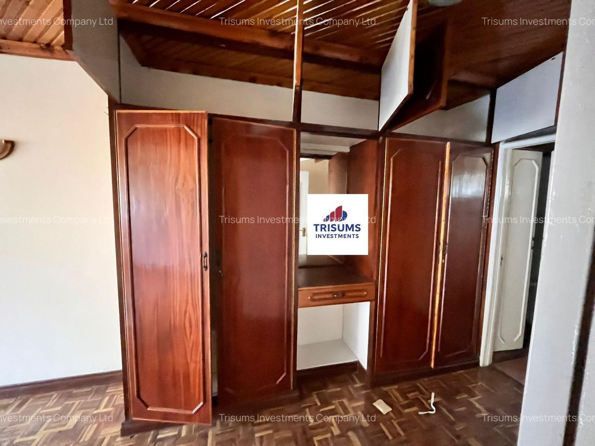 4 Bed House with En Suite in Lavington - 6