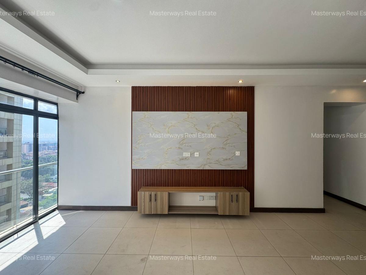 2 Bed Apartment with En Suite in Hurlingham - 2