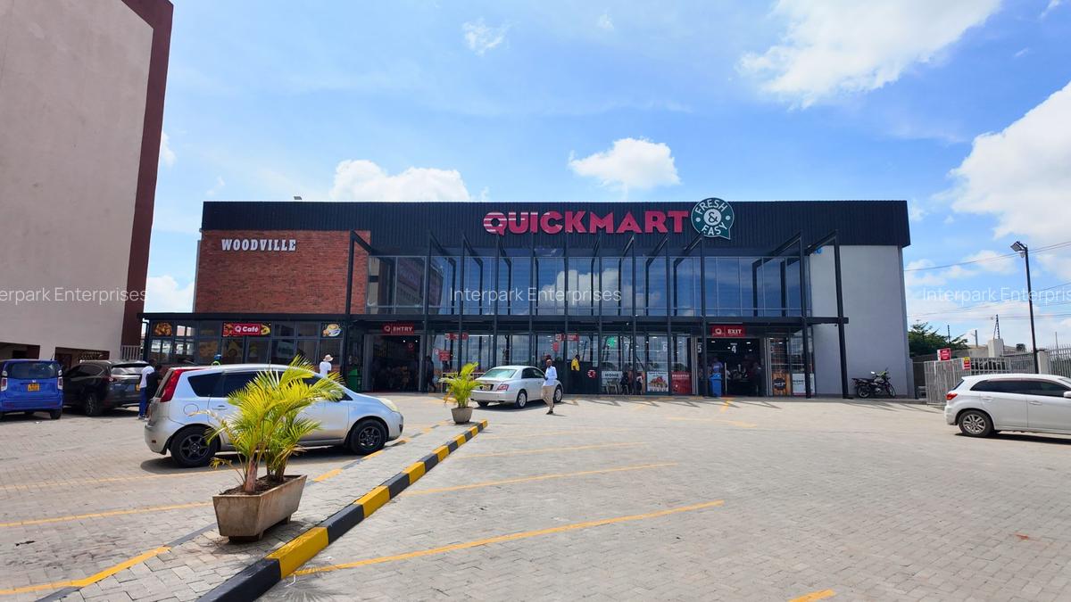 400 ft² Commercial Property at Joska - 2