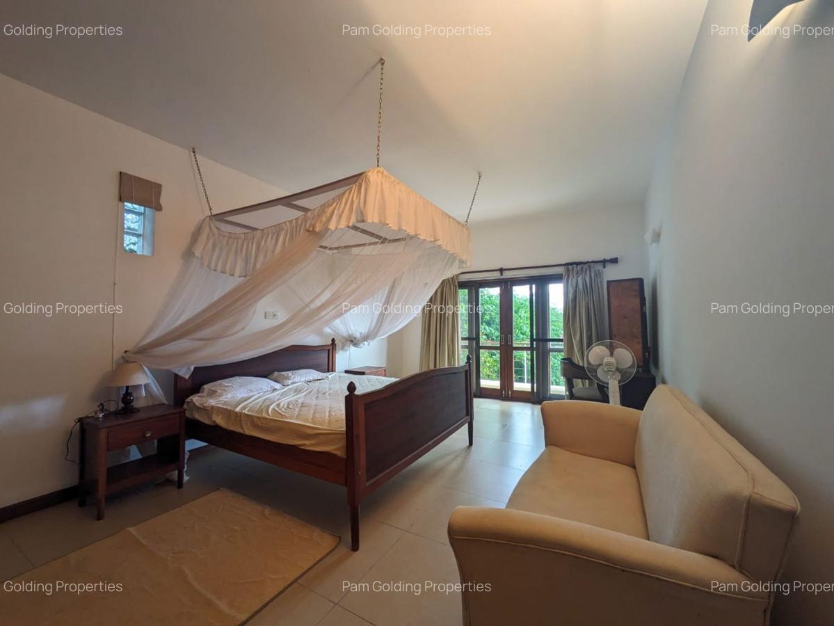 Furnished 3 Bed Apartment with En Suite in Nyali Area - 11
