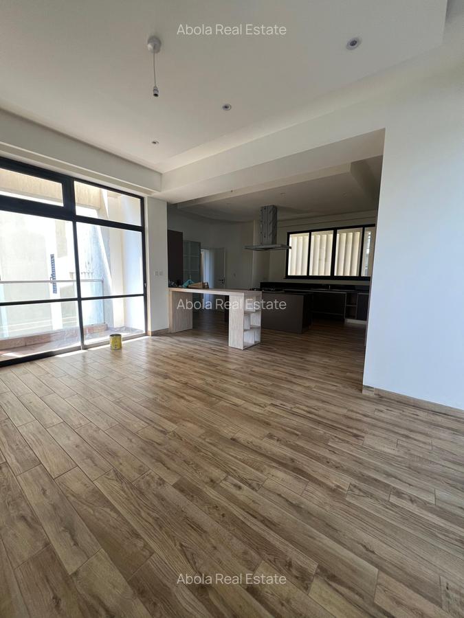 3 Bed Apartment with En Suite in Riverside - 15