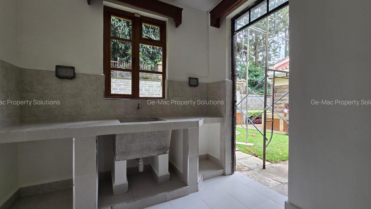 4 Bed House with En Suite in Lavington - 7