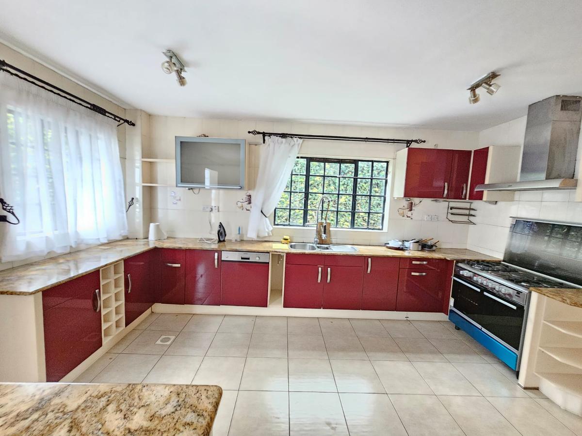 4 Bed House with En Suite in Runda - 11