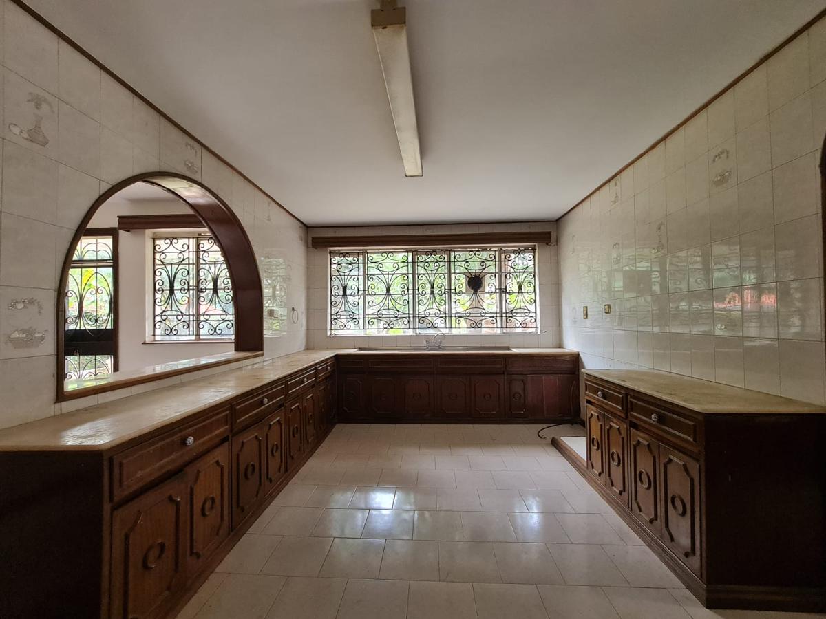 5 Bed House with En Suite in Gigiri - 8