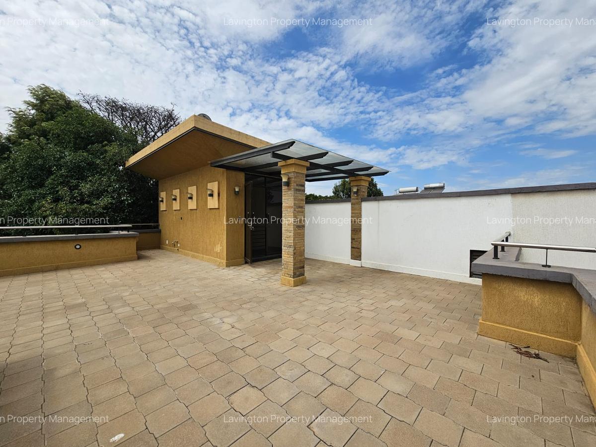 5 Bed Townhouse with En Suite at Lavington Green - 17