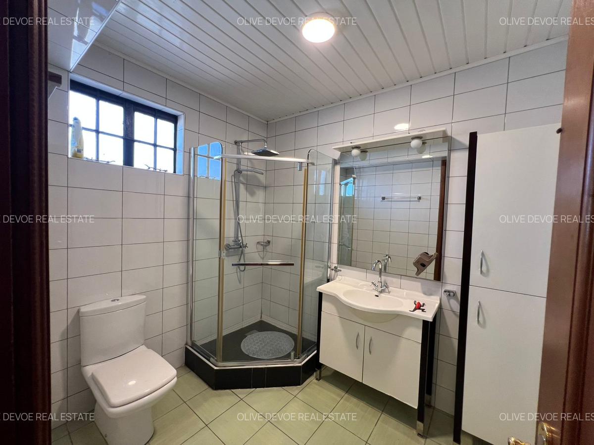 4 Bed Townhouse with En Suite in Lavington - 12