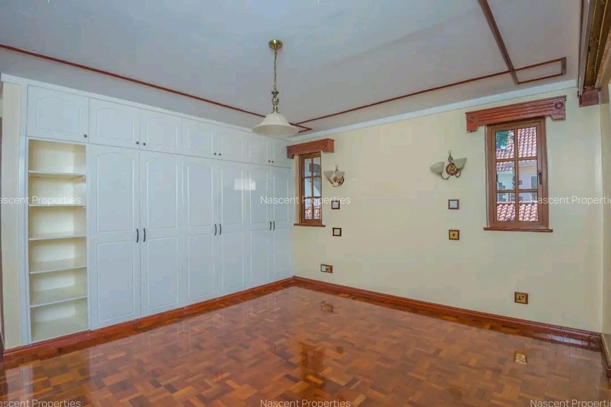 4 Bed Townhouse with En Suite in Lavington - 17