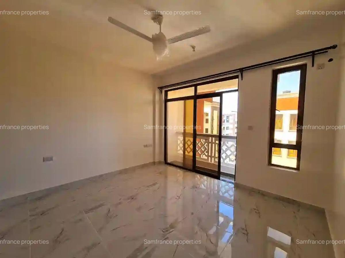 3 Bed Apartment with En Suite at Links Road - 8