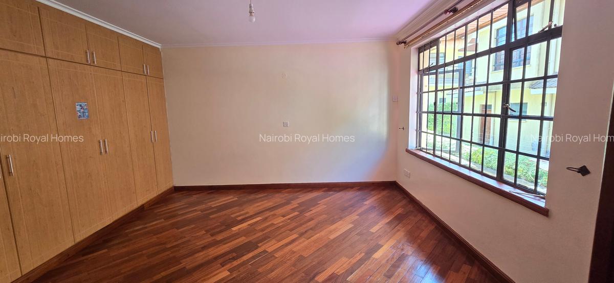 5 Bed Townhouse with En Suite at Lavington Green - 18