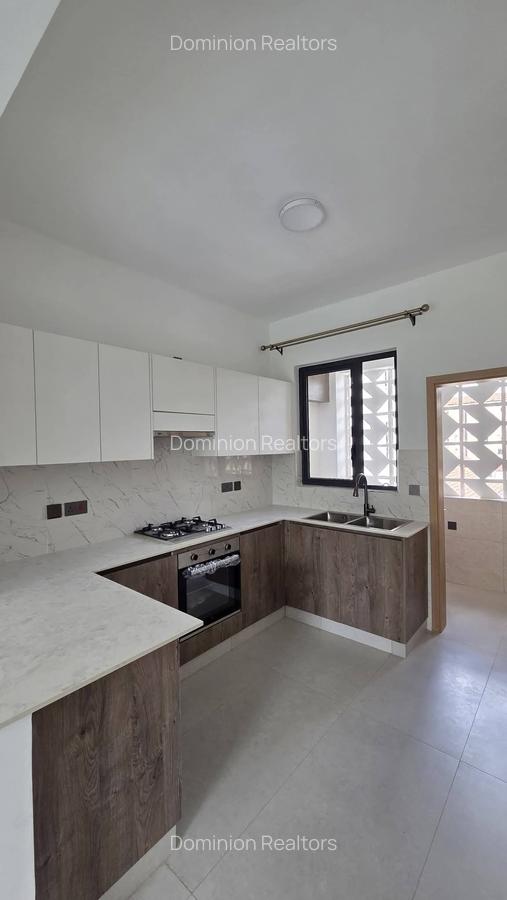 2 Bed Villa with En Suite in Westlands Area - 3