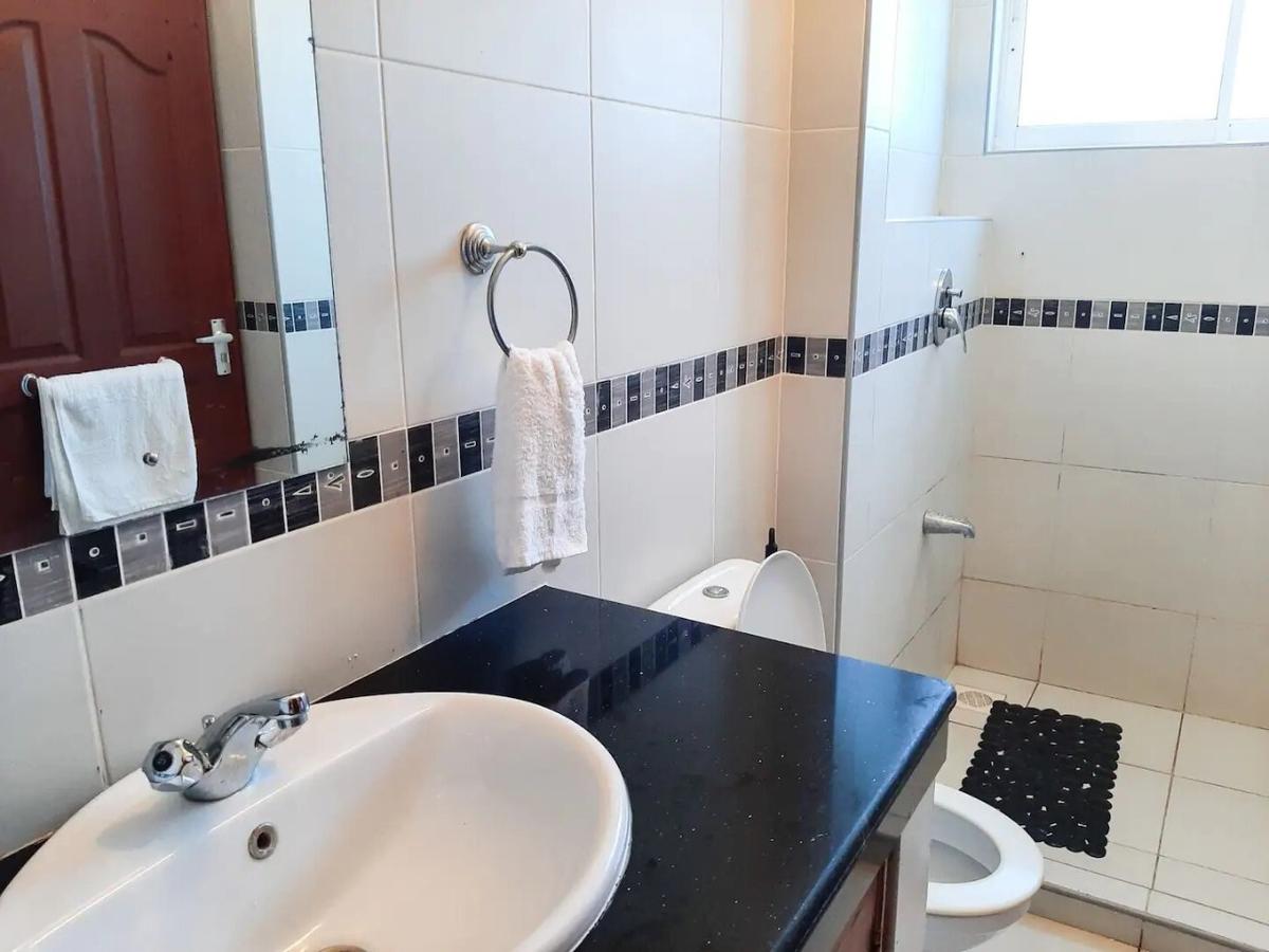 Serviced 2 Bed Apartment with En Suite at Links Road - 3