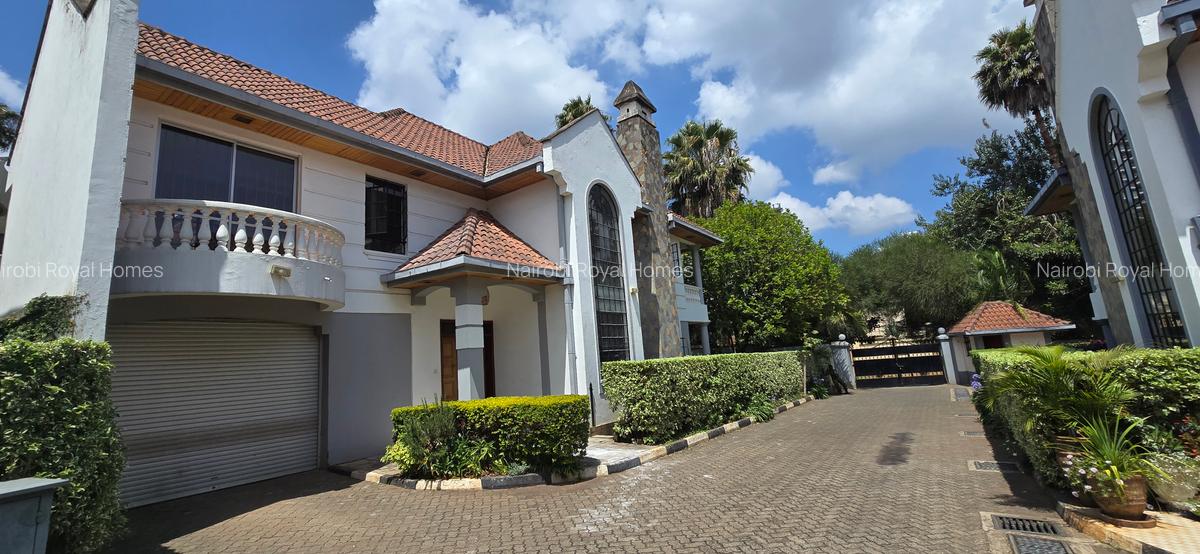4 Bed Townhouse with En Suite at Lavington Green - 2