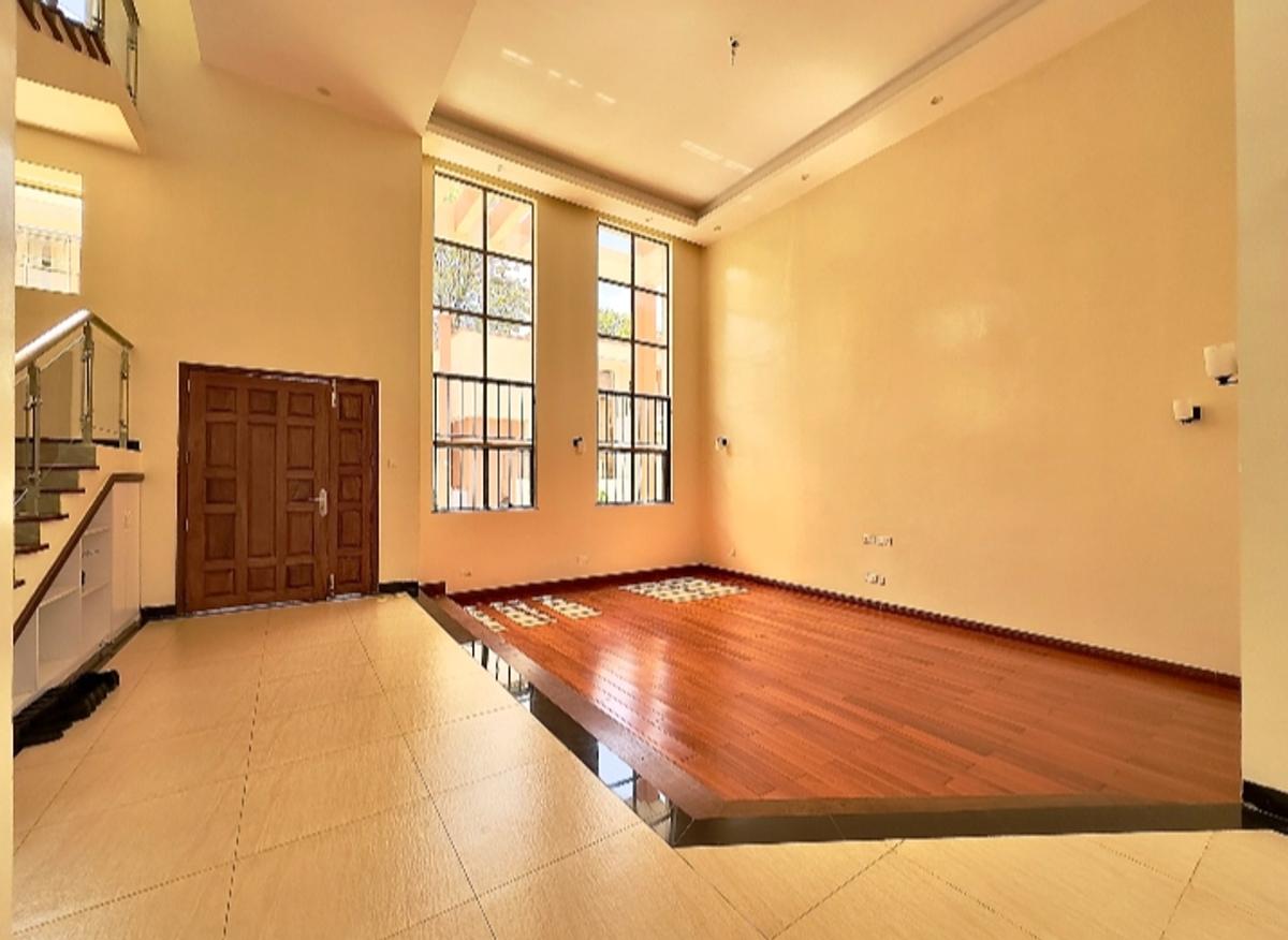 5 Bed Townhouse with En Suite in Lavington - 6